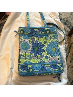 Vera Bradley Retired Doodle Daisy Laptop Travel Tote( 15”)